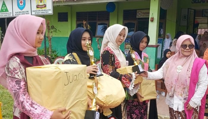 Fashion Show Kebaya dari Bahan Daur Ulang