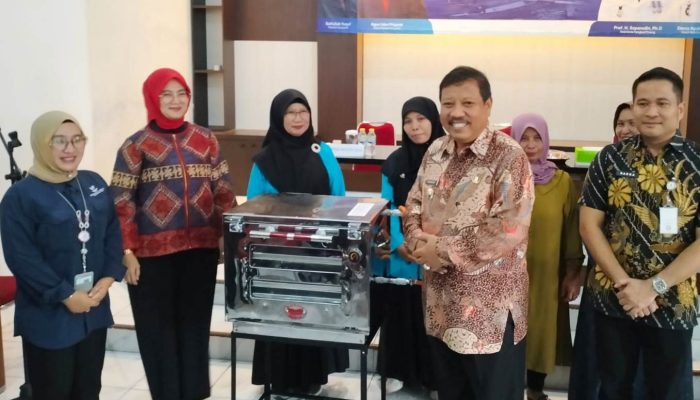 Dinsos Salurkan Bantuan Asistensi PPKS Tahap II