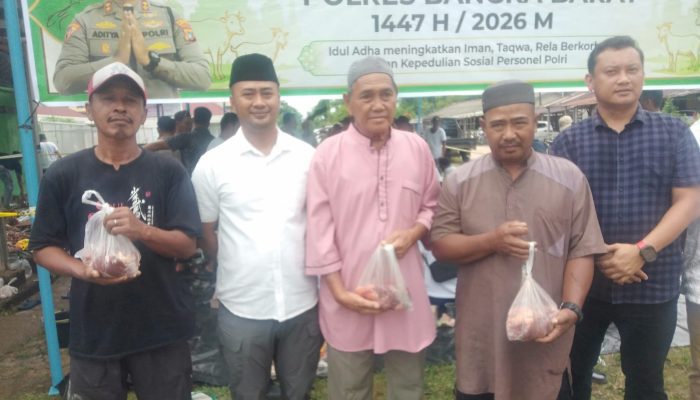 600 Paket Daging Kurban Dibagikan untuk Masyarakat