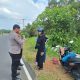Polsek Merawang Bantu Pengendara yang Motornya Mogok