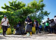 Gotong Royong Jaga Kelestarian Pantai Tambak Udang