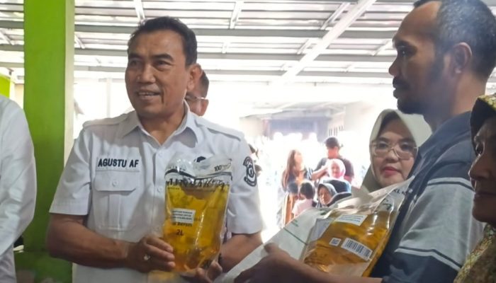 804 Warga Kampung Keramat Terima Bantuan Pangan Pemerintah