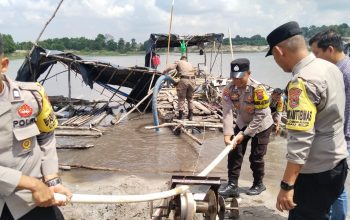 Tim Gabungan Tertibkan Tambang Timah di Pinggir Jalan
