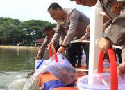 Kapolda Pimpin Pelepasan Ikan di Kolam Bhaypark