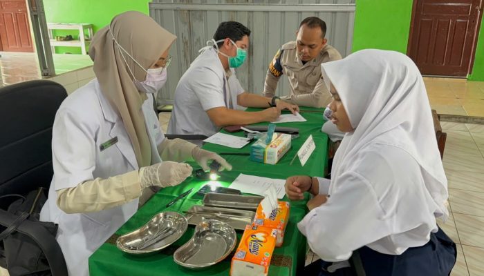 Bakti Kesehatan di Pondok Pesantren