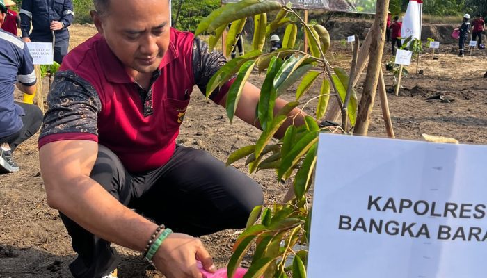 Kapolres Bangka Barat Pimpin Penanaman Bibit Pohon