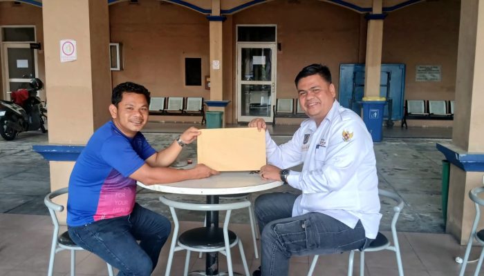 Kades Perlang Bantu Wujudkan Mimpi Tiga Anak Kurang