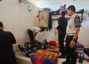Petugas Geledah Blok Hunian Warga Binaan