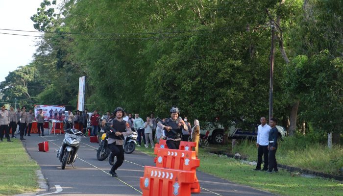 Lomba Lari Taktis Pakai Seragam Lengkap