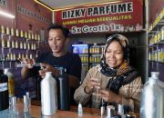 Kisah Dewi Meracik Aroma Rizky Parfume