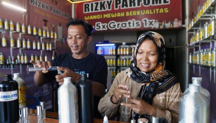 Kisah Dewi Meracik Aroma Rizky Parfume