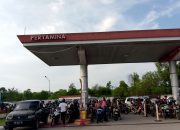 BBM Langka? Antrian Mengular Hingga Satu Kilometer