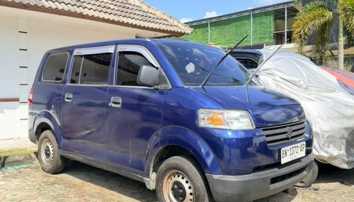 Mobil Suzuki APV dan Pasir Timah Dilelang