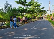 Program Jumat Asri Bersihkan Jalan Air Hundani