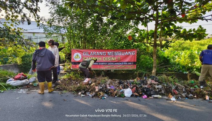 Gotong Royong Bersihkan Jalan Air Hundani