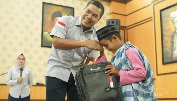Senyum Anak-anak Warnai Khitanan Massal