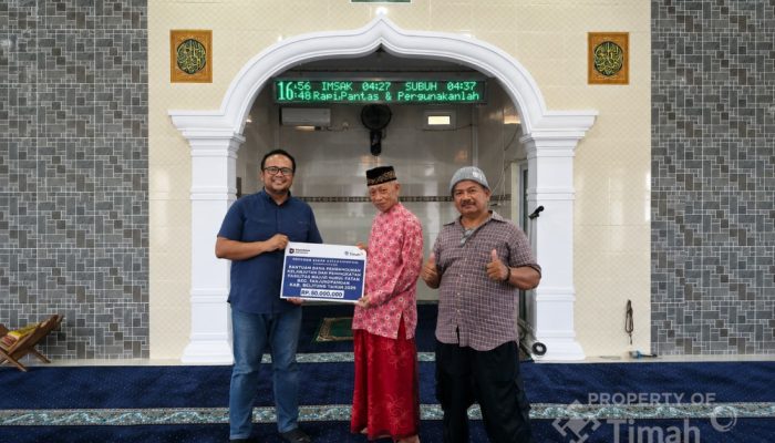 PT TIMAH Serahkan Bantuan untuk Masjid Nurul Fatah