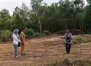 Persiapkan Lokasi Panggung Kehormatan HUT RI