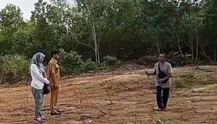 Persiapkan Lokasi Panggung Kehormatan HUT RI