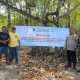 Pasang Spanduk Larangan Tambang di Kawasan Mangrove