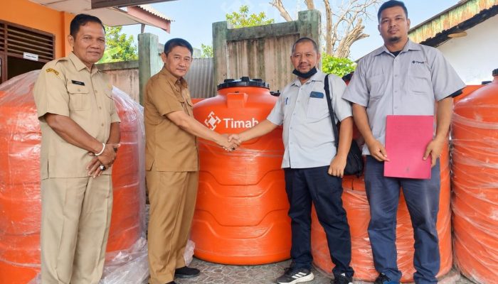Kolaborasi dengan BPBD, PT Timah Hadirkan Tangki Air Bersih bagi Warga