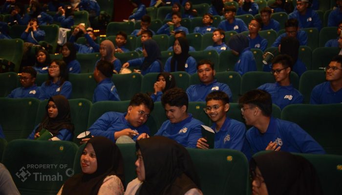 PT TIMAH Ajak Siswa Pemali Boarding School Nobar