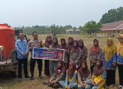 Polsek Simpang Teritip Bagikan Air Bersih