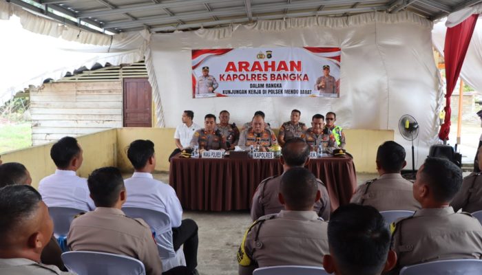 Kunjungi Polsek Mendo Barat dan Merawang