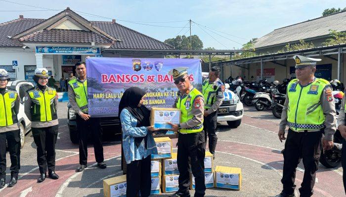 Kasat Lantas Pimpin Penyaluran Bantuan Sosial