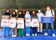 PT TIMAH Salurkan 210 Paket Seragam Sekolah