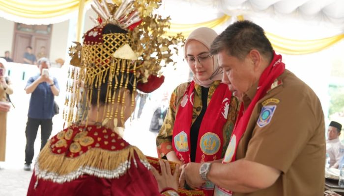 Gubernur Tegaskan Sekolah Negeri dan Swasta Setara