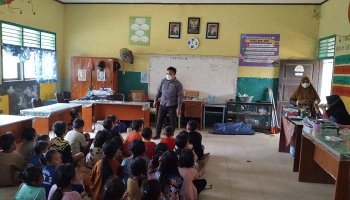 Anak-anak Korban Kebakaran Tetap Sekolah