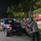 Personel Piket Bantu Pengendara yang Motornya Mogok