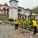 Kapolres Pimpin Gotong Royong Bersihkan Masjid Agung
