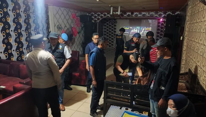 Petugas Gabungan Operasi di Eks Lokalisasi Sambunggiri