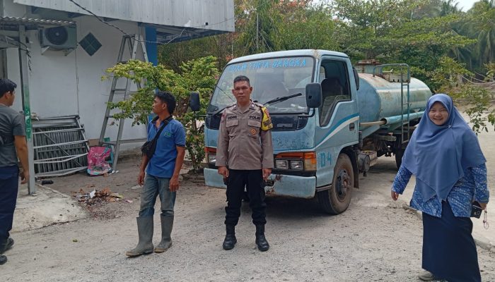 Salurkan Air Bersih ke SMP IT YABUNAYA