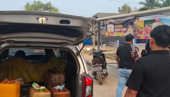 Polisi Amankan Mobil Berisi 240 Liter Pertalite